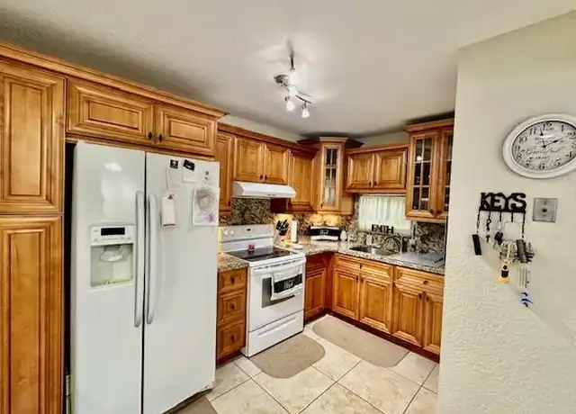 Property at 8901 S Hollybrook Blvd #304, Pembroke Pines, FL, 33025, 2 beds, 2 baths, [object Object]