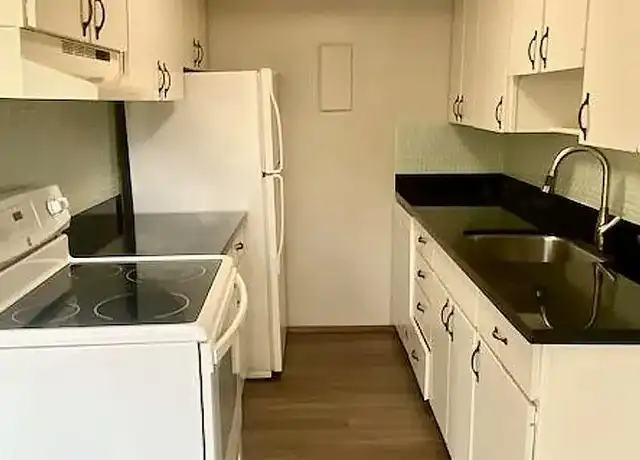 Property at Hamlin Place - 2800 Franklin Ave E, Seattle, WA, 98102, 1 bed, 1 bath, [object Object]