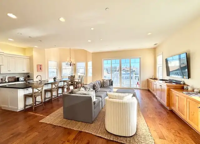 Property at 117 Glendale Ave, Oxnard, CA, 93035, 4 beds, 3 baths, [object Object]