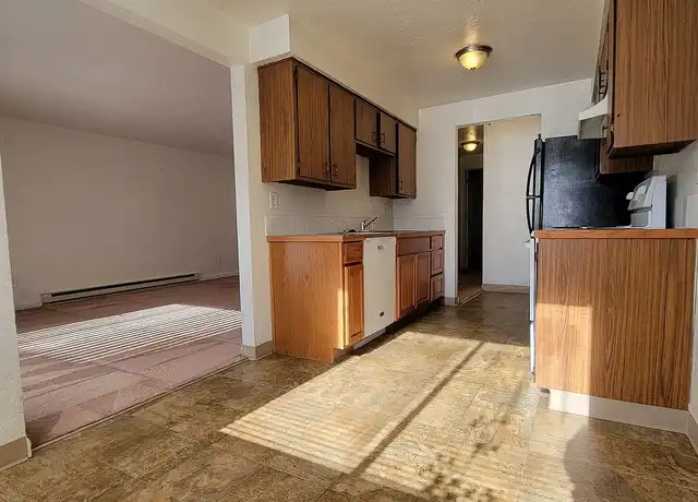 Property at Chandele Apartments - 3755 Hawthorne Ave NE, Salem, OR, 97301, 2 beds, 1 bath, [object Object]