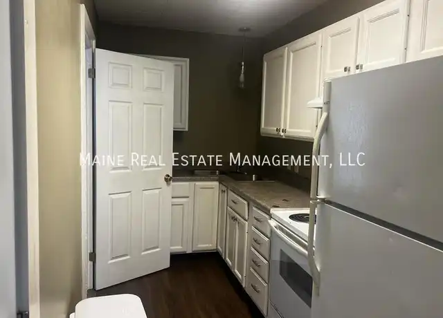 Property at 62 High St Unit 3, Bangor, ME, 04401, 1 bed, 1 bath, [object Object]