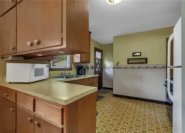 Property at 1880 7th St, Saint Paul, MN, 55110, 3 beds, 2 baths, [object Object]