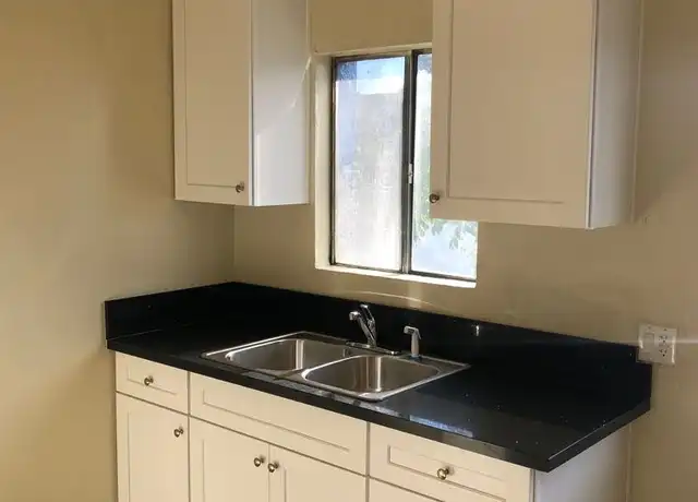Property at 976 W 46th St Unit 4, Los Angeles, CA, 90037, 2 beds, 1 bath, [object Object]