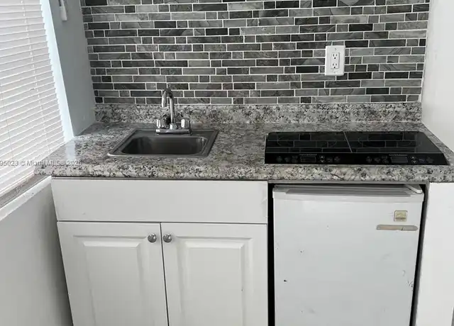 Property at 6651 Custer St Unit 2, Hollywood, FL, 33024, 1 bed, 1 bath, [object Object]