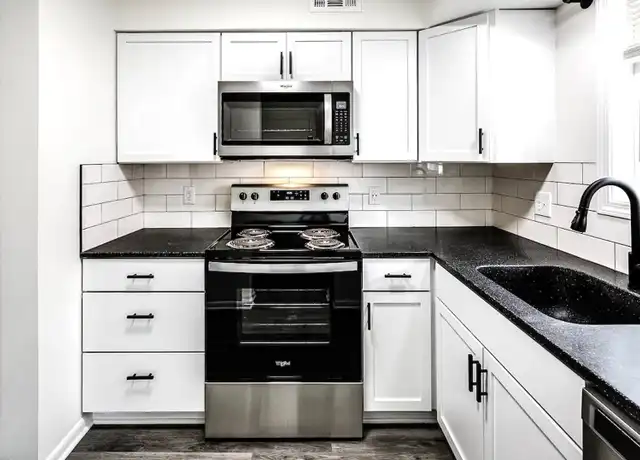 Property at 817 N 47th St Unit 06, Omaha, NE, 68132, 1 bed, 1 bath, [object Object]