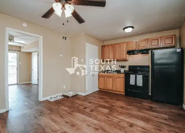 Property at 1303 E Colorado St, Victoria, TX, 77901, 1 bed, 1 bath, [object Object]