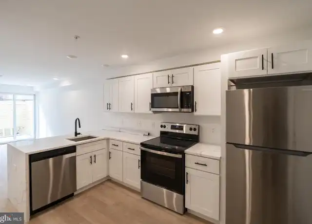 Property at 36 N 40th St Unit 6, Philadelphia, PA, 19104, 2 beds, 2 baths, [object Object]