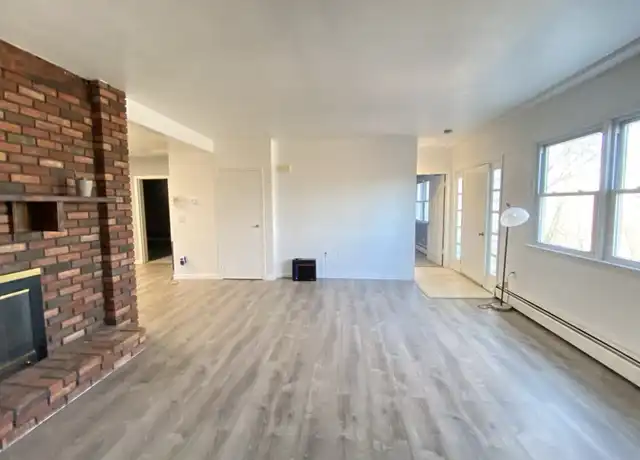 Property at 5 Hillside Dr Unit A, New Fairfield, CT, 06812, 2 beds, 1 bath, [object Object]