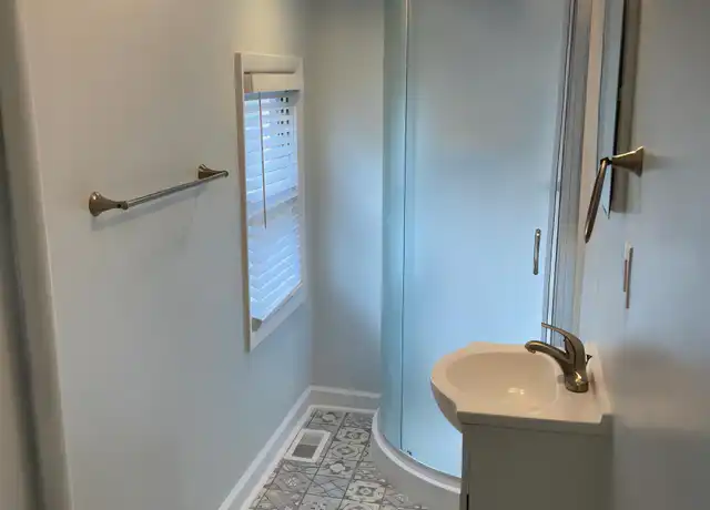 Property at 1601 Kenilworth Ave Unit D, Charlotte, NC, 28203, 1 bed, 1 bath, [object Object]