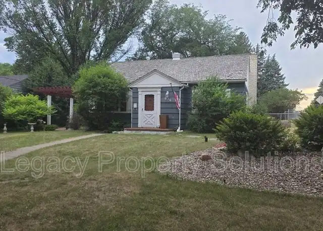 Property at 926 N Mandan St, Bismarck, ND, 58501, 4 beds, 2 baths, [object Object]