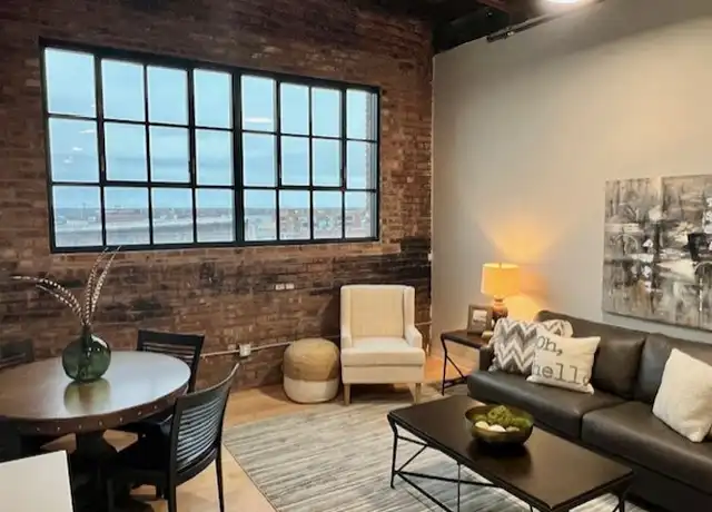 Property at 812 SW Washington St Unit 2, Peoria, IL, 61602, 2 beds, 1 bath, [object Object]