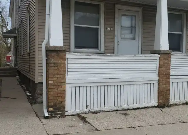 Property at 2327 S 15th St Unit 3, Milwaukee, WI, 53215, 2 beds, 1 bath, [object Object]