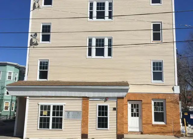 Property at 542 Privilege St Unit 4R, Woonsocket, RI, 02895, 3 beds, 1 bath, [object Object]