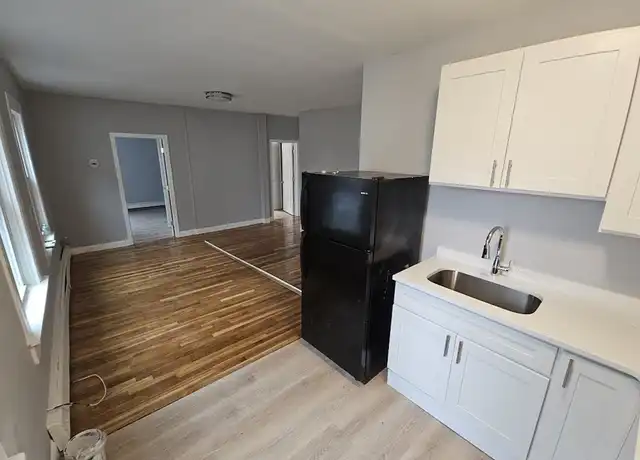 Property at 8R Ashley St Unit 2, Jamaica Plain, MA, 02130, 2 beds, 1 bath, [object Object]