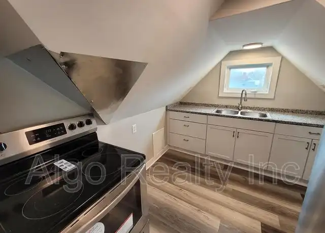 Property at 133 Winifred St W Unit 4, St Paul, MN, 55107, 1 bed, 1 bath, [object Object]