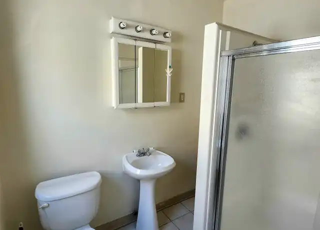 Property at 2453 Overlook Rd Unit 6, Cleveland Heights, OH, 44106, 4 beds, 2 baths, [object Object]