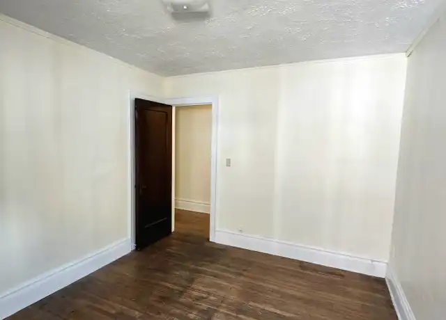 Property at 2453 Overlook Rd Unit 6, Cleveland Heights, OH, 44106, 4 beds, 2 baths, [object Object]