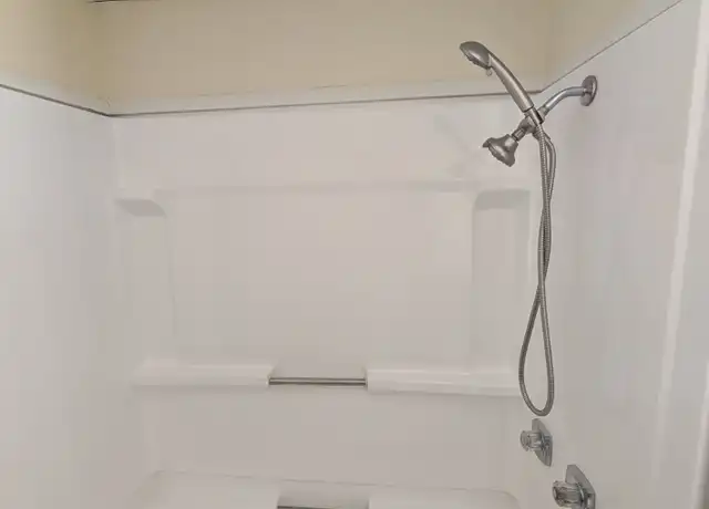 Property at 2453 Overlook Rd Unit 7, Cleveland Heights, OH, 44106, 2 beds, 1 bath, [object Object]