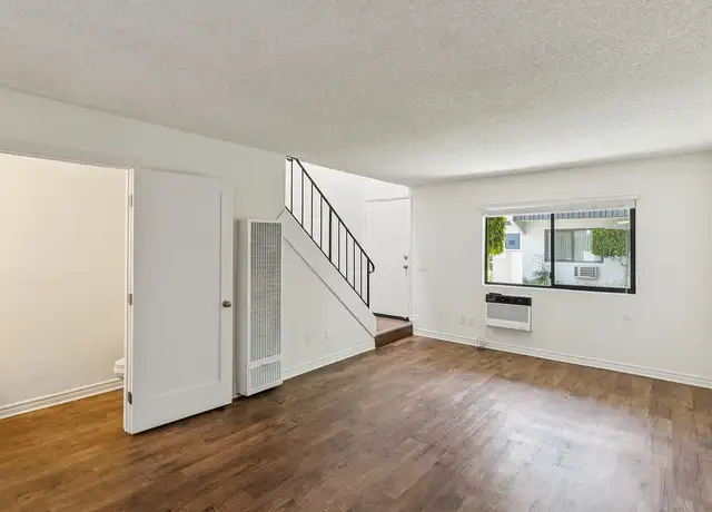 Photo of 11534 216th St, Lakewood, CA 90715