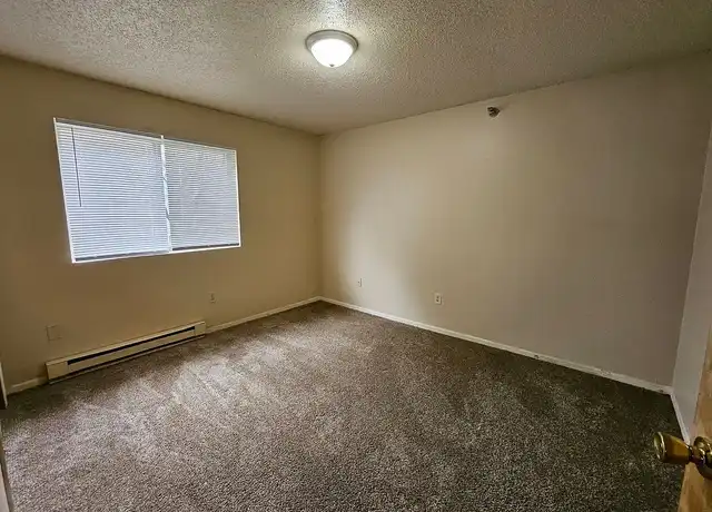Property at 1201 E Bell Ave, Des Moines, IA, 50315, 1 bed, 1 bath, [object Object]
