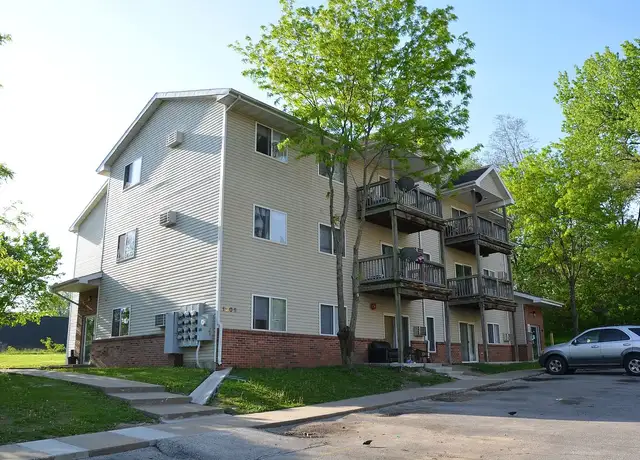 Photo of 1201 E Bell Ave, Des Moines, IA 50315