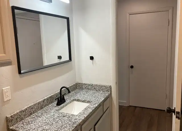 Property at Robinson Apartments - 2820 S Robinson Ave, Oklahoma City, OK, 73109, 1 bed, 1 bath, [object Object]