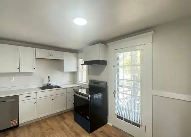 Property at 408 Central St, Manchester, NH, 03103, 3 beds, 2 baths, [object Object]