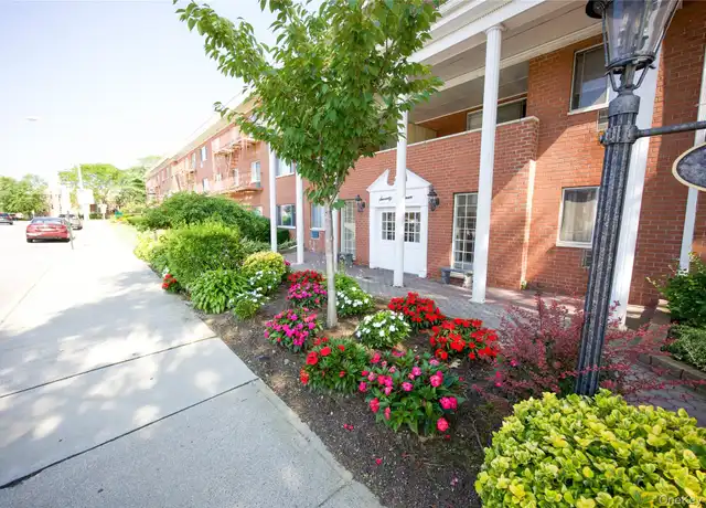 Property at 77 S Park Ave Unit c17, Rockville Centre, NY, 11570, 1 bed, 1 bath, [object Object]