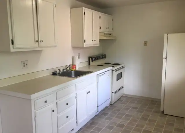 Property at 2704 S 256th Pl Unit C, Kent, WA, 98032, 2 beds, 1 bath, [object Object]