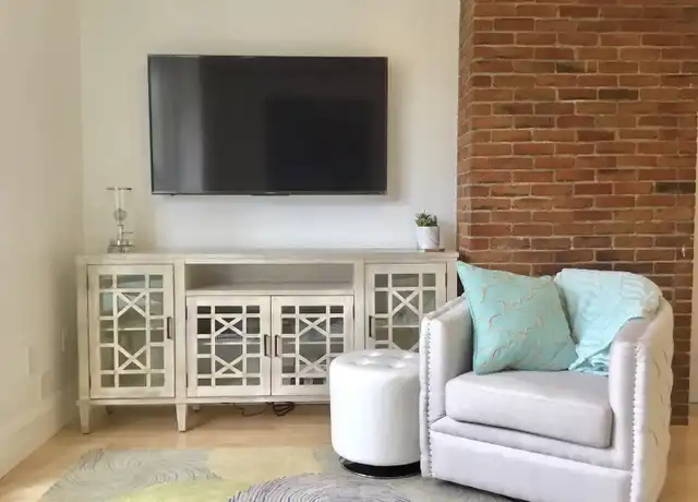 Property at 289 Spring St Unit 1, Portland, ME, 04102, 1 bed, 1 bath, [object Object]