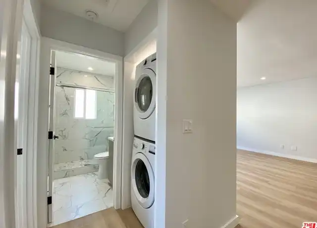 Property at 3207 W 3rd St Unit 3, Los Angeles, CA, 90020, 2 beds, 2 baths, [object Object]