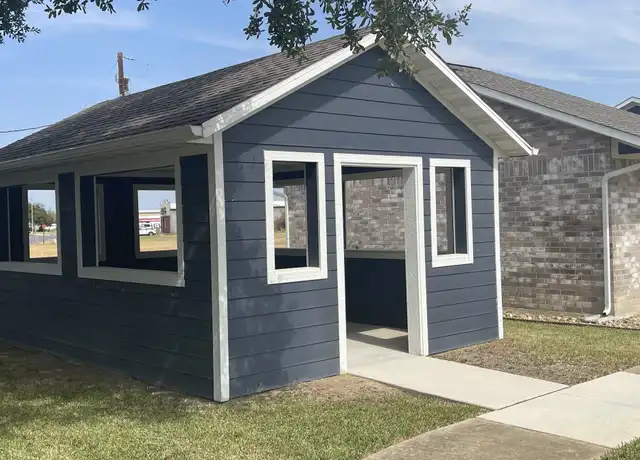 Property at 112 Dixon Dr Unit 101, Devine, TX, 78016, 1 bed, 1 bath, [object Object]