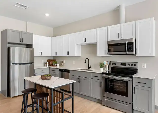 Property at Medley - 10300 Cedar Ave, Cleveland, OH, 44106, 0-1 beds, 1 bath, [object Object]