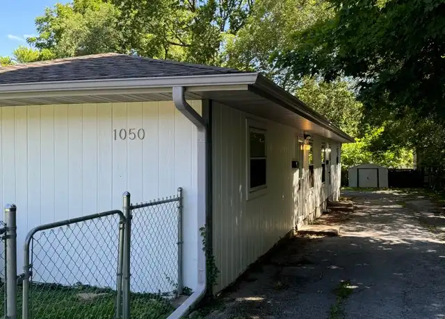 Property at 1050 W Elm St Unit A, Springfield, MO, 65806, 2 beds, 1 bath, [object Object]