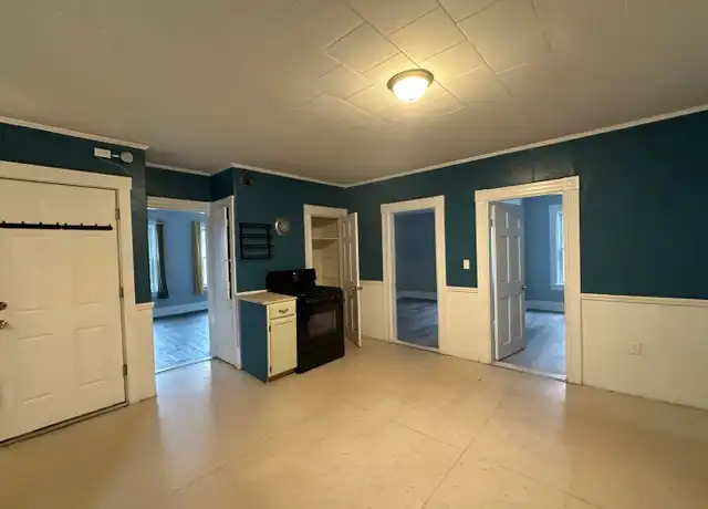 Property at 408 Rimmon St Unit 408-2 Rimmon, Manchester, NH, 03102, 3 beds, 1 bath, [object Object]