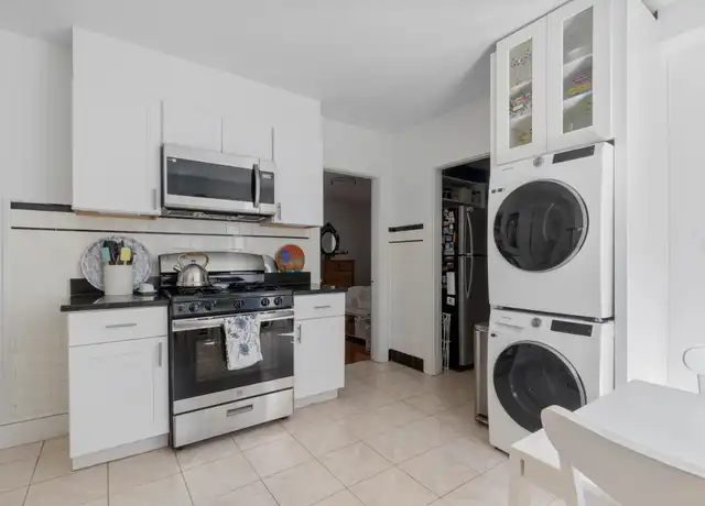 Property at 95 Beacon St Unit 3, Somerville, MA, 02143, 3 beds, 1 bath, [object Object]