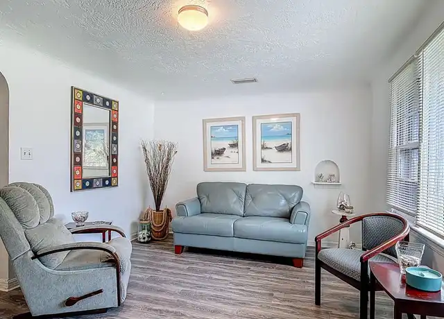 Property at 137 S Franklin St, Daytona Beach, FL, 32114, 2 beds, 1 bath, [object Object]