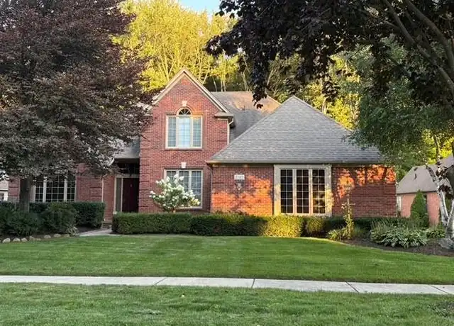 Property at 2120 Oakwood Dr, Troy, MI, 48085, 4 beds, 3.5 baths, [object Object]