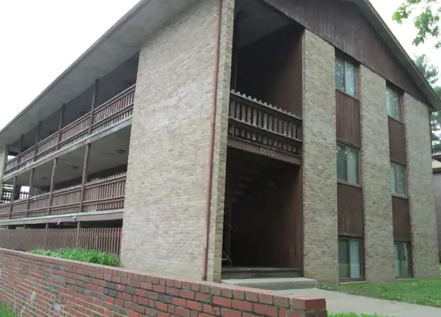 Property at 1250 S 26th St Unit 01, Lincoln, NE, 68502, 2 beds, 1 bath, [object Object]