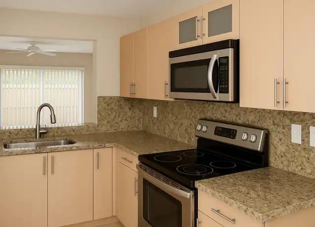 Property at 221 Palm Cir #221, Pembroke Pines, FL, 33025, 2 beds, 2.5 baths, [object Object]