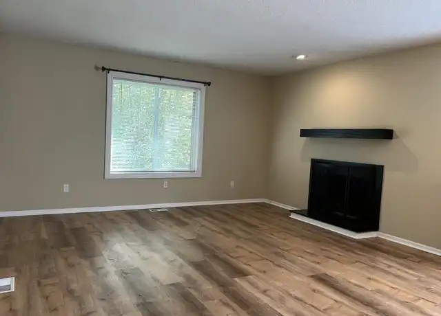 Property at 5804 Ryewyck Dr, Toledo, OH, 43614, 2 beds, 1 bath, [object Object]