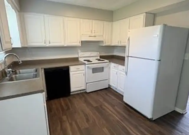 Property at 1402 SE 8th St, Lees Summit, MO, 64063, 3 beds, 2 baths, [object Object]