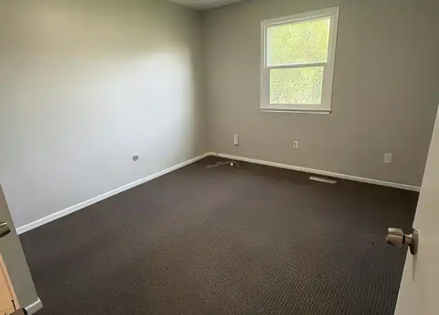 Property at 1402 SE 8th St, Lees Summit, MO, 64063, 3 beds, 2 baths, [object Object]