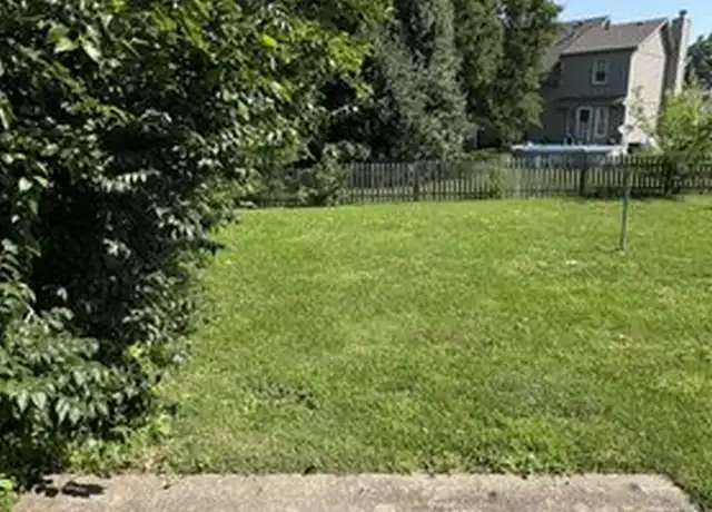 Property at 1402 SE 8th St, Lees Summit, MO, 64063, 3 beds, 2 baths, [object Object]