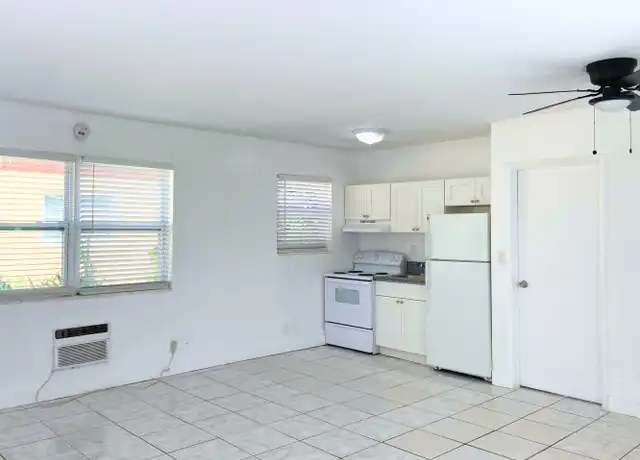 Property at 240 SW 8th St Unit 14, Pompano Beach, FL, 33060, 1 bed, 1 bath, [object Object]