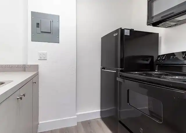 Property at 143 SW 9th St, Miami, FL, 33130, 0-1 beds, 1 bath, [object Object]