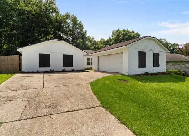 Property at 122 Lake Forest Blvd, Daphne, AL, 36526, 3 beds, 2 baths, [object Object]