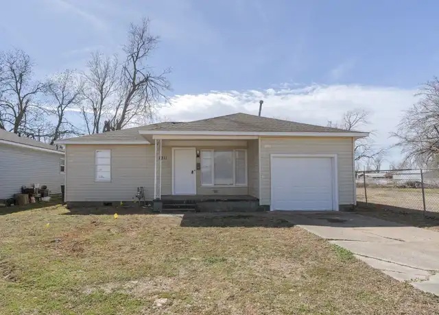 Property at 1211 W Wallace St, Shawnee, OK, 74801, 2 beds, 1 bath, [object Object]
