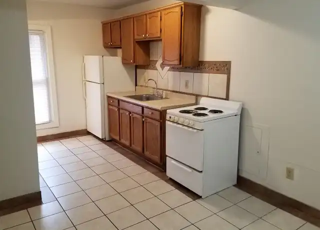 Property at 927 Avon St Unit 927 1/2, La Crosse, WI, 54603, 1 bed, 1 bath, [object Object]