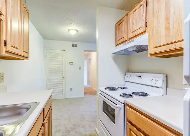 Property at Berkshire Apartments - 301 Oakshire Dr, Virginia Beach, VA, 23454, 2-3 beds, 2 baths, [object Object]